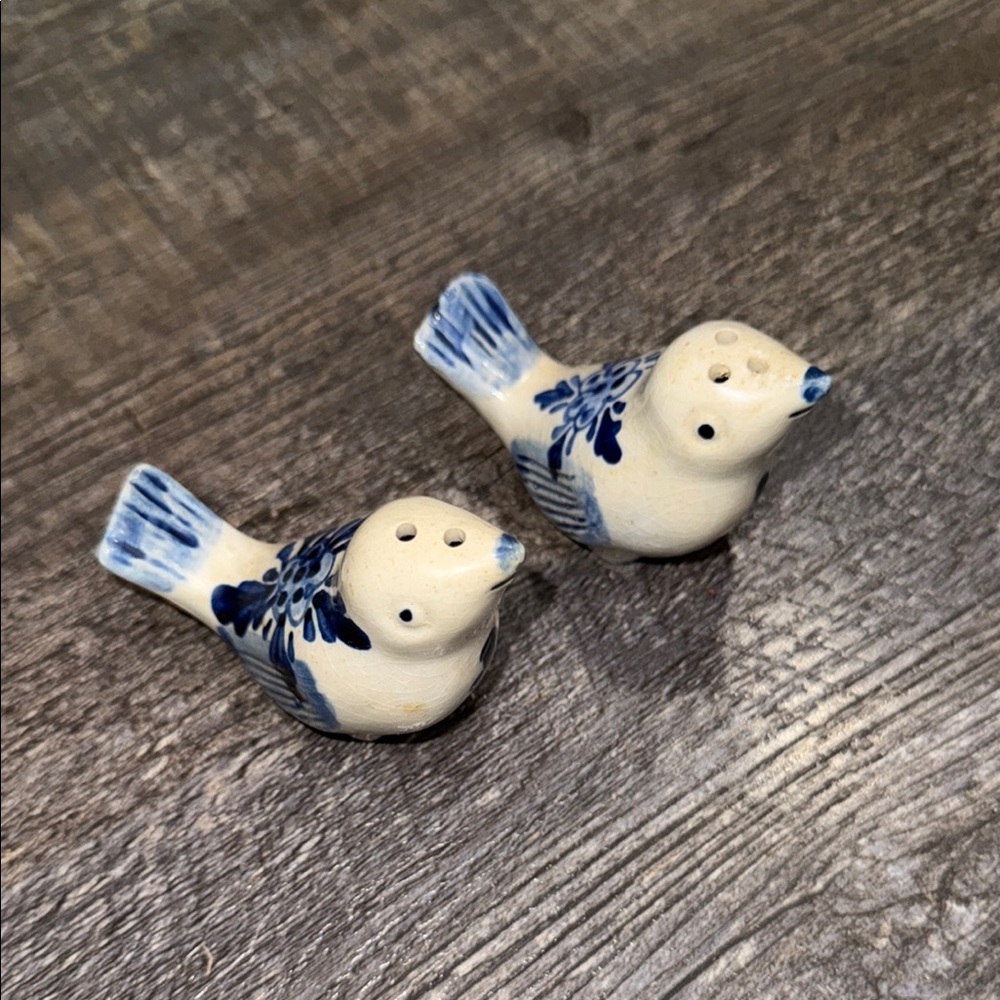 Enesco Blue and Cream Bird Salt and Pepper Shakers